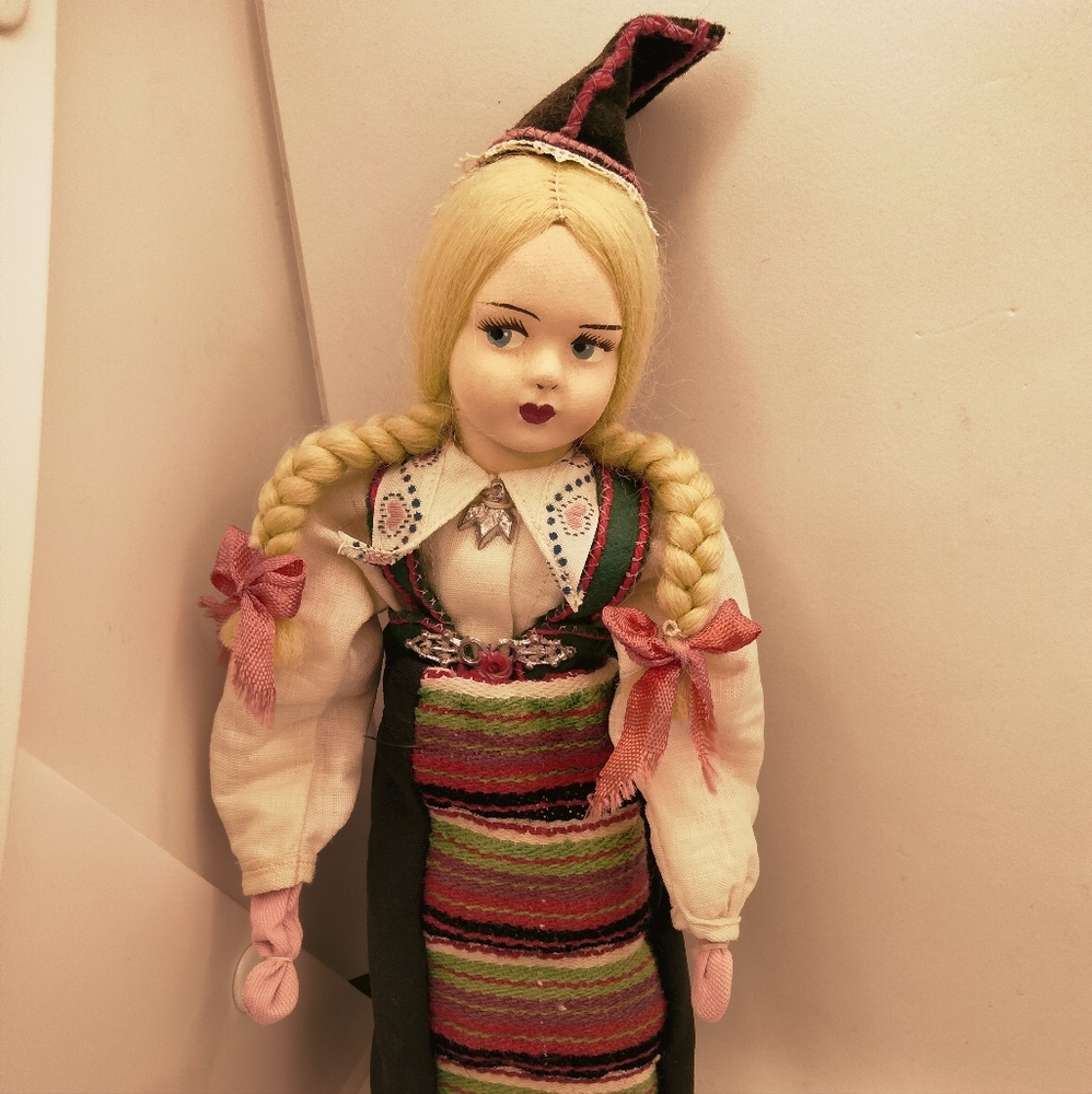 Swedish Sweden Rattvik Dalarna Folk art Vintage doll. This doll is  posable.